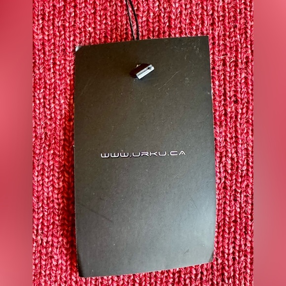 New Urku Red Alpaca Blend Made in Ecuador Soft & Cozy 2 Button Poncho - One Size - Picture 3 of 12